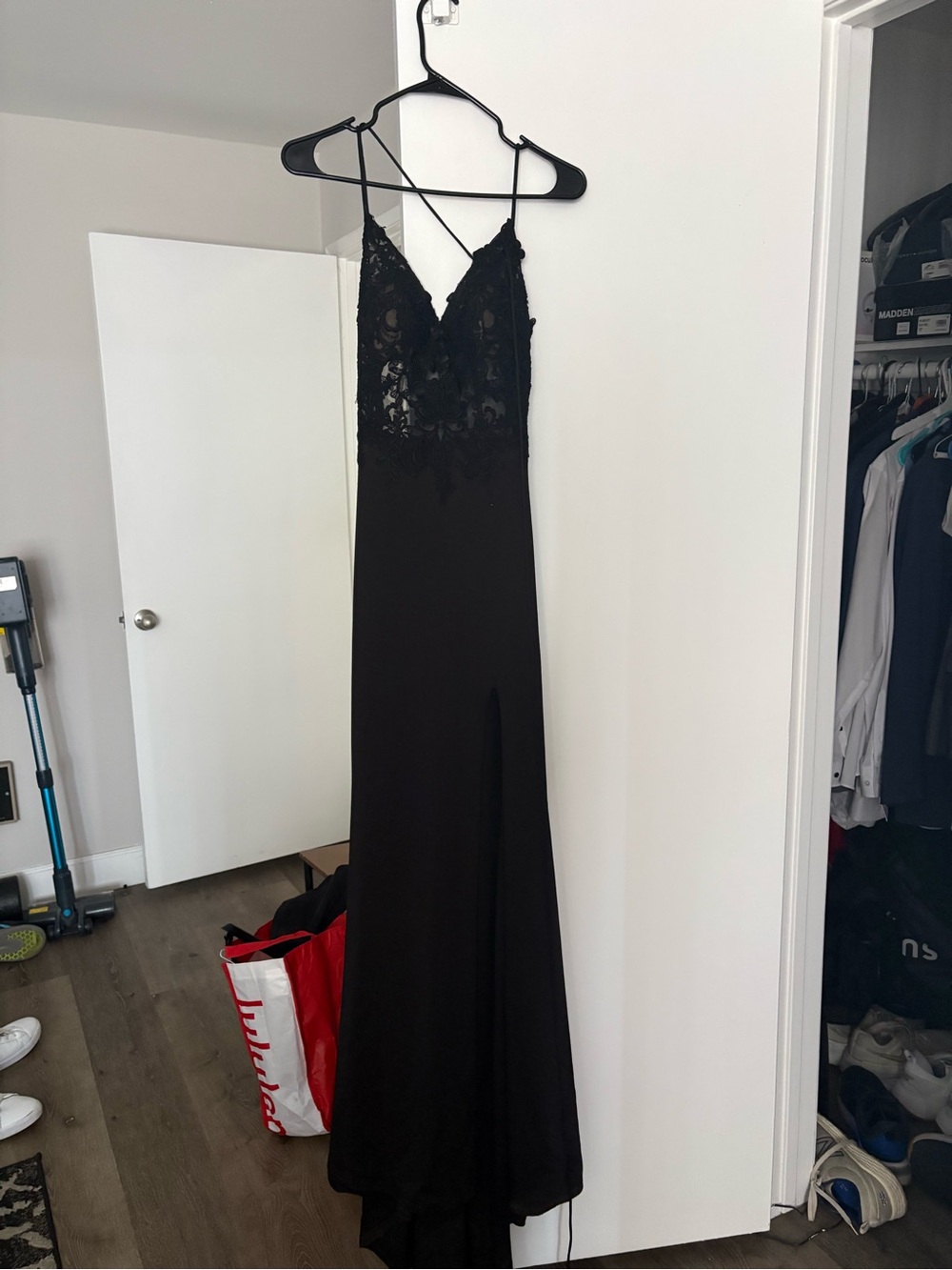 Elegant Black Lace Evening Dress with Spaghetti Straps